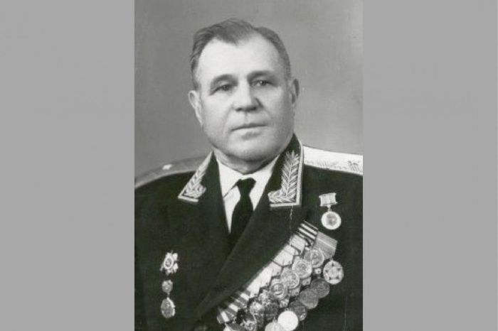Генерал Петр Лукич Печерица был хорошо знаком с Крыловским районом, до войны он стоял у истоков его создания и руководил хозяйственной жизнью территории.